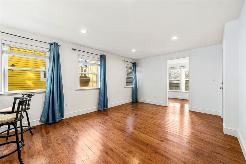 Cambridge, Massachusetts, 02141, United States, 4 Bedrooms Bedrooms, ,3 BathroomsBathrooms,Residential,For Sale,2001905