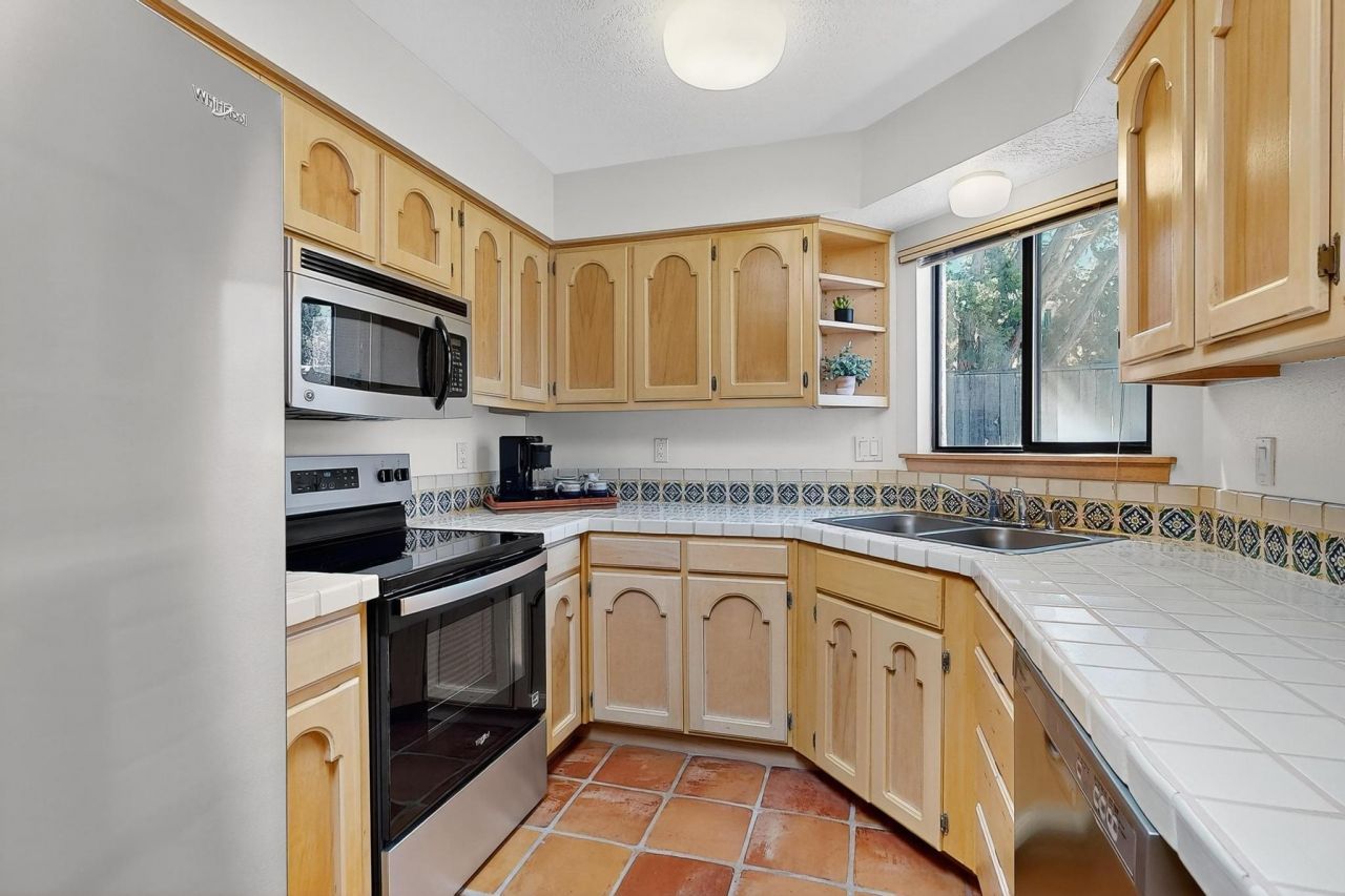 Santa Fe, New Mexico, 87507, United States, 3 Bedrooms Bedrooms, ,2 BathroomsBathrooms,Residential,For Sale,1955311