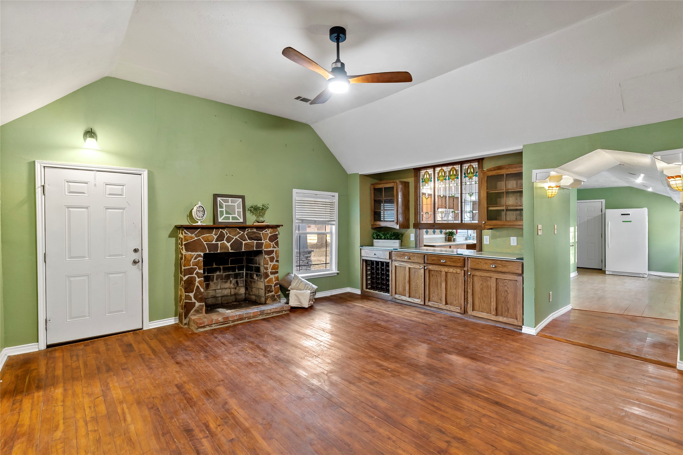 Bryan, Texas, 77808, United States, 4 Bedrooms Bedrooms, ,3 BathroomsBathrooms,Residential,For Sale,1999892