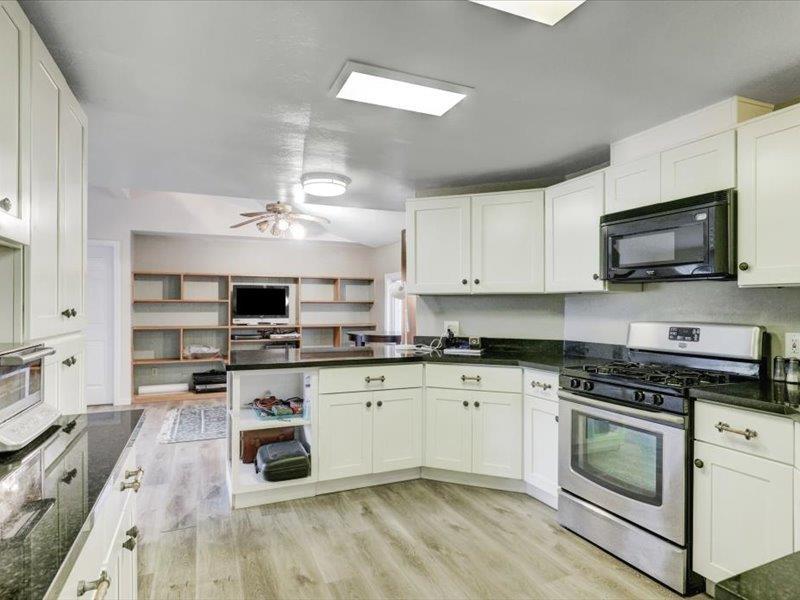 Grass Valley, California, 95949, United States, 3 Bedrooms Bedrooms, ,2 BathroomsBathrooms,Residential,For Sale,1982104