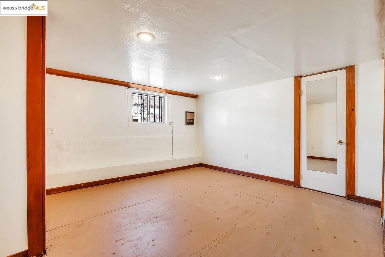 Oakland, California, 94608, United States, 6 Bedrooms Bedrooms, ,3 BathroomsBathrooms,Residential,For Sale,1939780