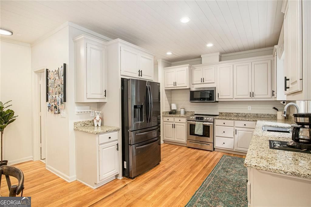 Flowery Branch, Georgia, 30542, United States, 5 Bedrooms Bedrooms, ,4 BathroomsBathrooms,Residential,For Sale,1914640