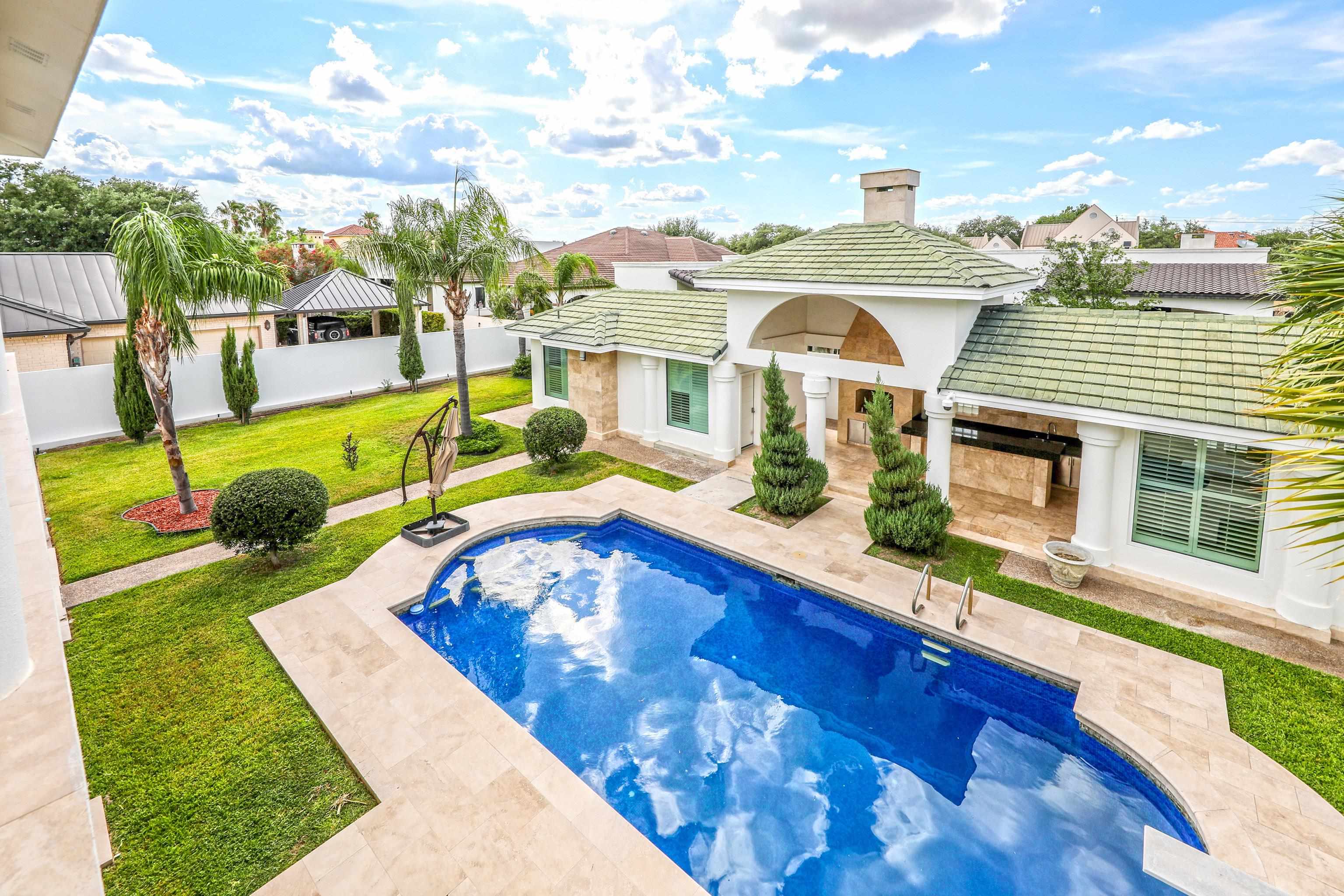 Laredo, Texas, 78041, United States, 4 Bedrooms Bedrooms, ,6 BathroomsBathrooms,Residential,For Sale,1989107