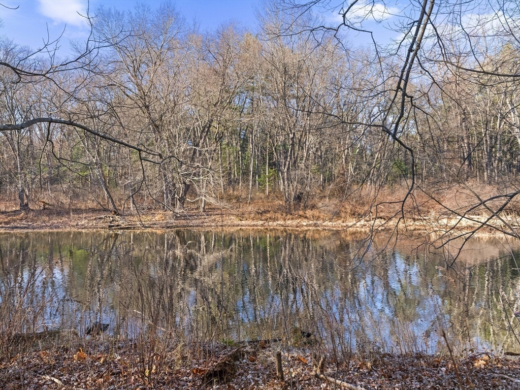 Concord, Massachusetts, 01742, United States, 2 Bedrooms Bedrooms, ,2 BathroomsBathrooms,Residential,For Sale,2001837