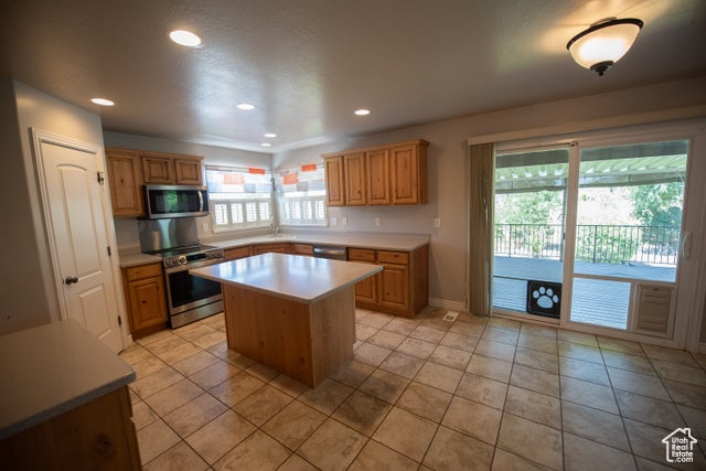 Hooper, Utah, 84315, United States, 4 Bedrooms Bedrooms, ,3 BathroomsBathrooms,Residential,For Sale,1904252