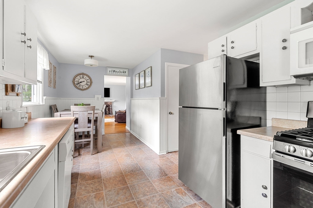 Tewksbury, Massachusetts, 01876, United States, 3 Bedrooms Bedrooms, ,1 BathroomBathrooms,Residential,For Sale,1918514