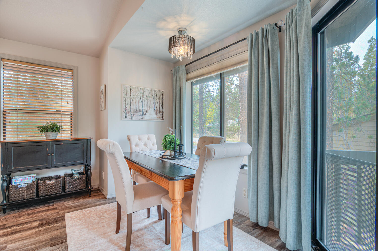 Sunriver, Oregon, 97707, United States, 3 Bedrooms Bedrooms, ,2 BathroomsBathrooms,Residential,For Sale,1982531