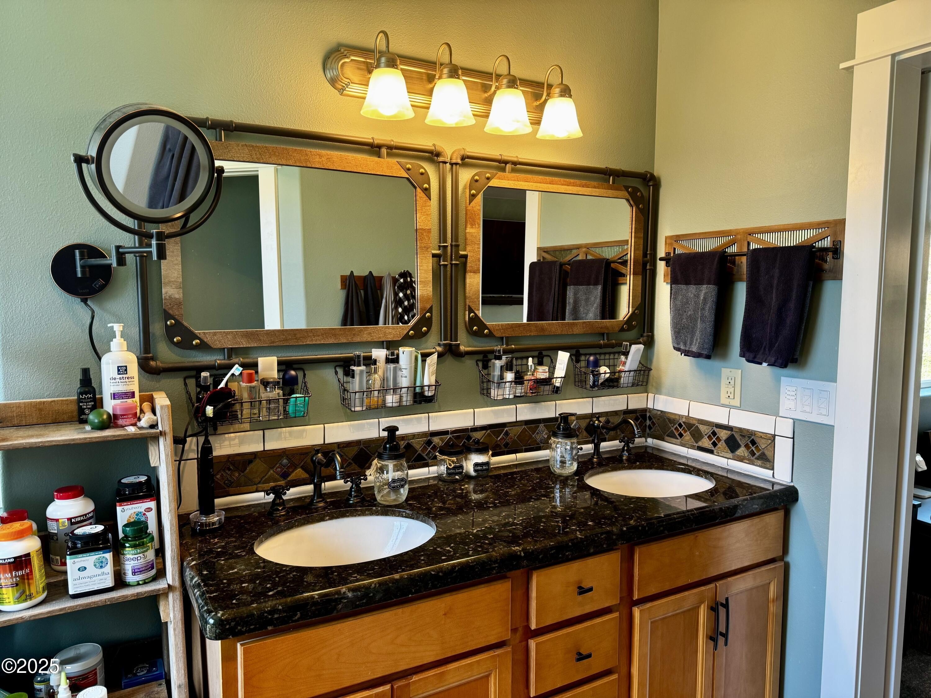 Newport, Oregon, 97365, United States, 3 Bedrooms Bedrooms, ,3 BathroomsBathrooms,Residential,For Sale,1777733