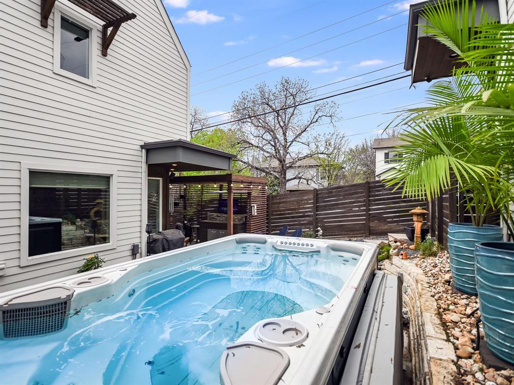 1215 Maple Ave, Austin, Texas, 78702, United States, 4 Bedrooms Bedrooms, ,4 BathroomsBathrooms,Residential,For Sale,1215 Maple Ave,1409568
