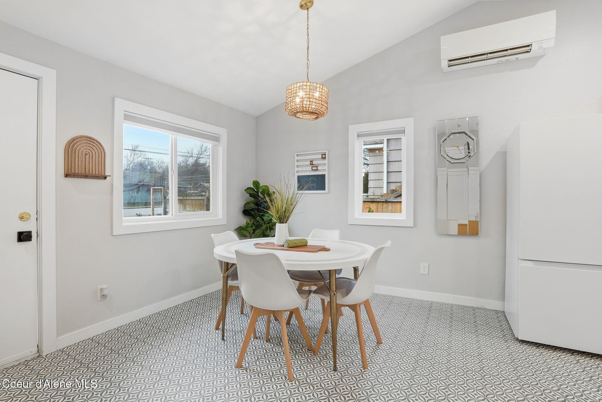 Coeur d'Alene, Idaho, 83814, United States, ,Residential,For Sale,2006105