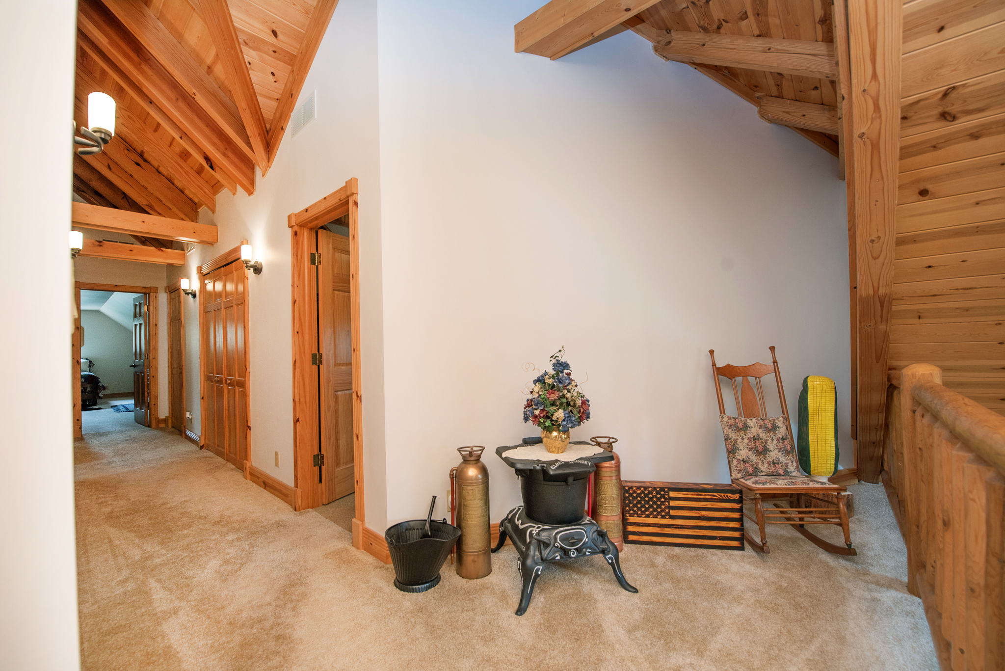  Custom Log Home Located on 2.7 Acres - 物件實景