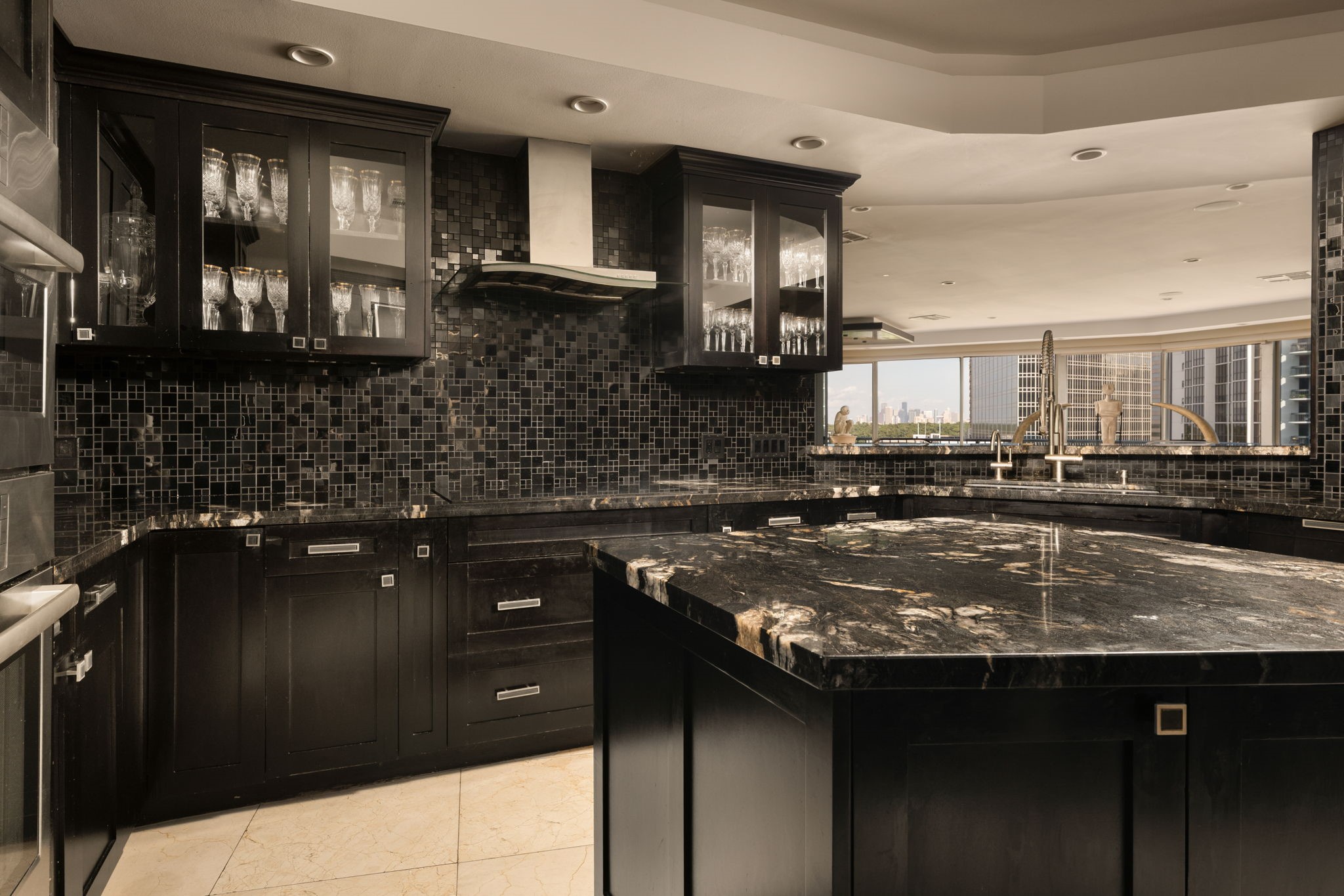  5050 Woodway Drive #8N - 物件實景