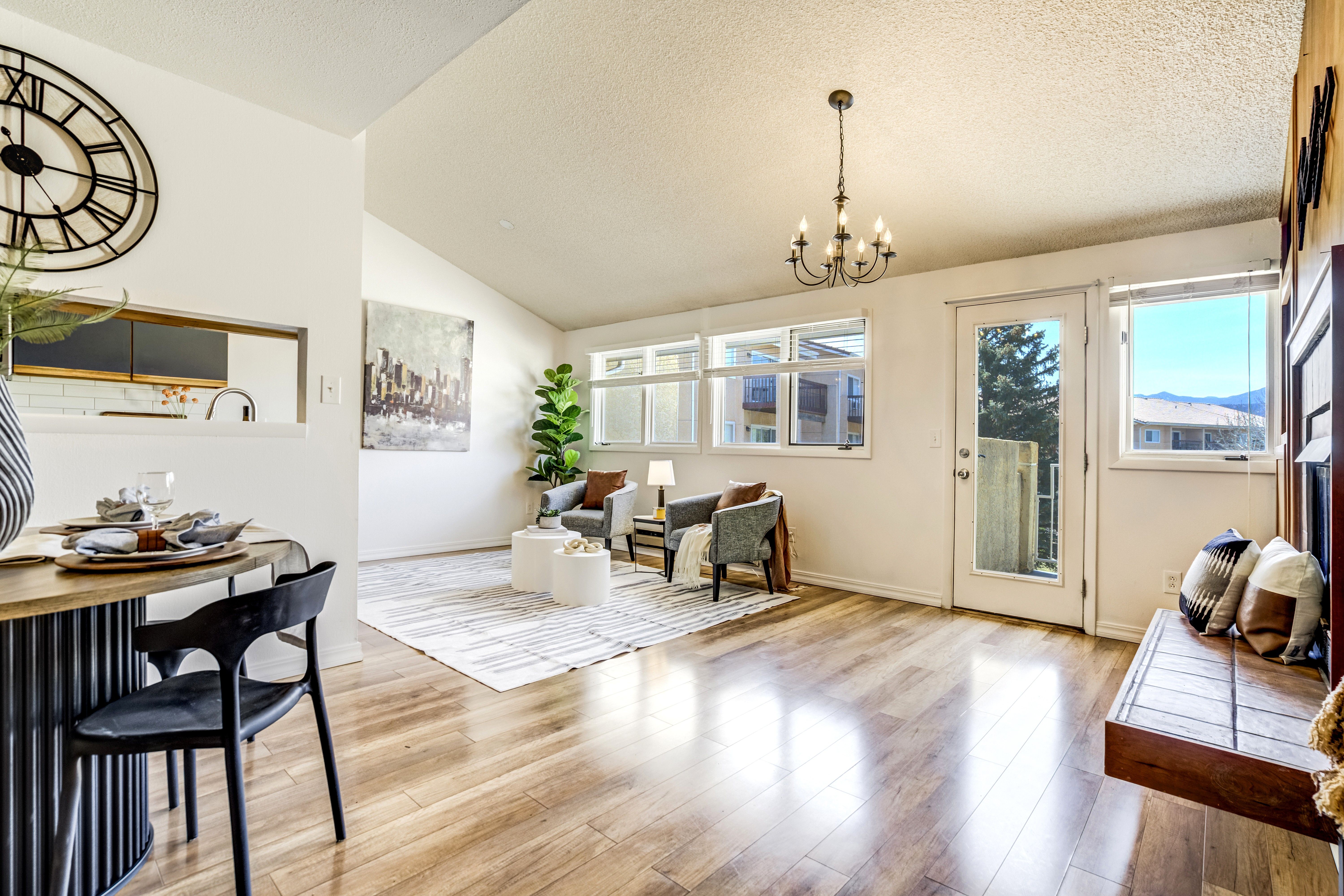  Elevated Westside Style in This Beautifully Refreshed Promontory Point Condo - 物件實景