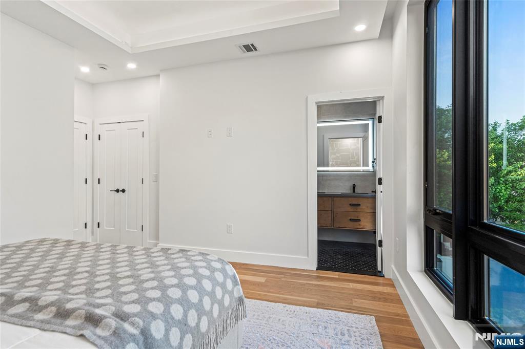 Jersey City, New Jersey, 07307, United States, 3 Bedrooms Bedrooms, ,3 BathroomsBathrooms,Residential,For Sale,2002133