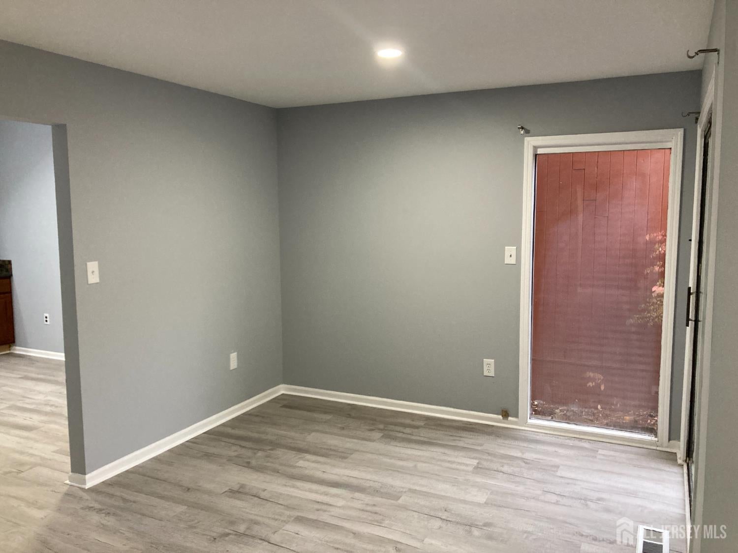 North Brunswick, New Jersey, 08902, United States, 3 Bedrooms Bedrooms, ,2 BathroomsBathrooms,Residential,For Sale,1999515