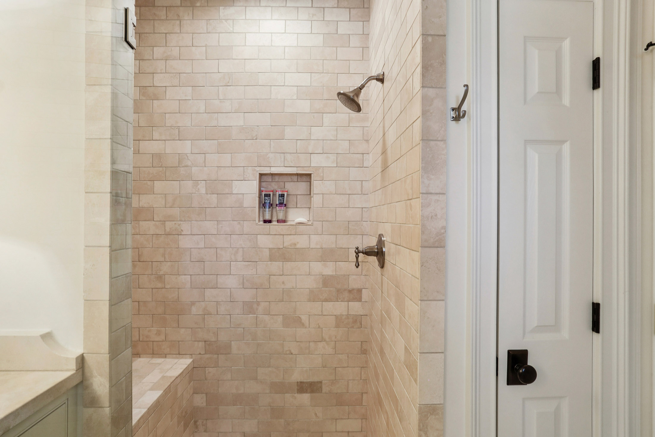  Exceptional Garden Hills Townhome Combines Luxury, Location and Lifestyle - 物件實景