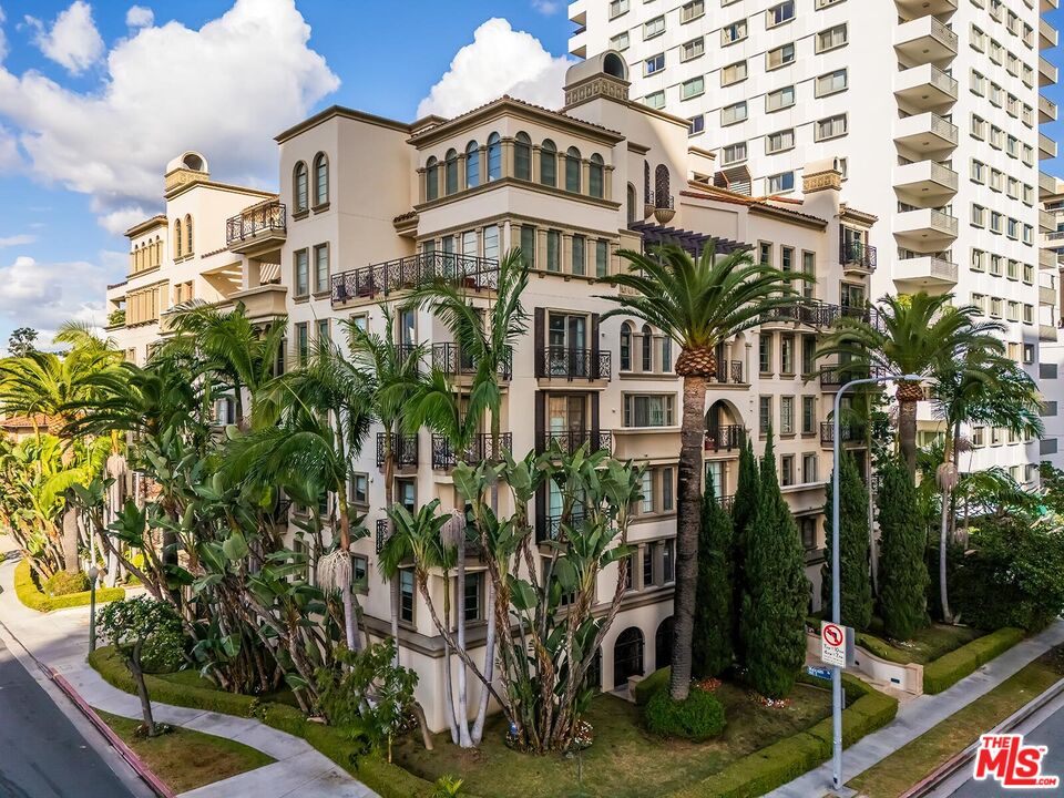 Los Angeles, California, 90024, United States, 2 Bedrooms Bedrooms, ,3 BathroomsBathrooms,Residential,For Sale,1998269