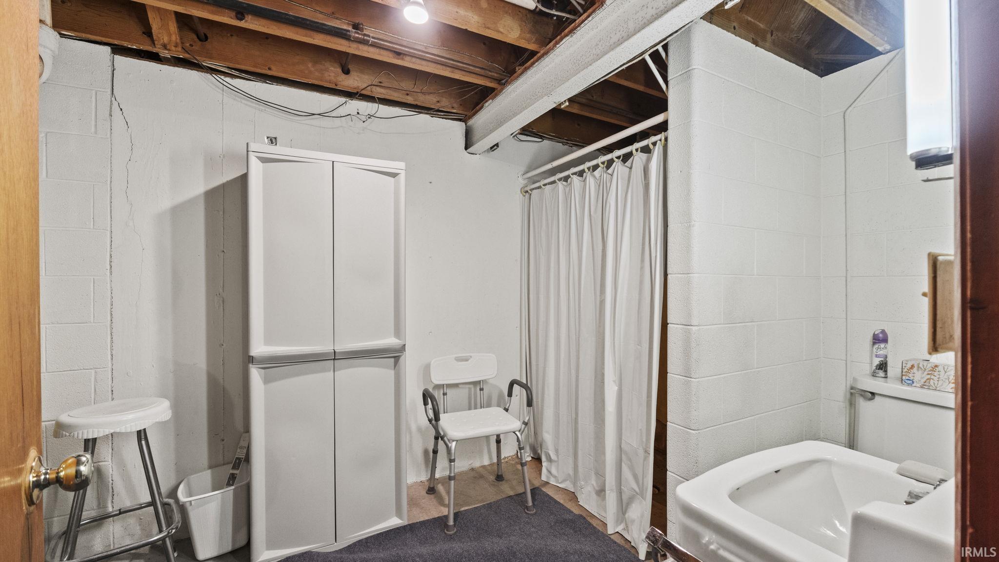 Markle, Indiana, 46770, United States, 3 Bedrooms Bedrooms, ,3 BathroomsBathrooms,Residential,For Sale,1973657