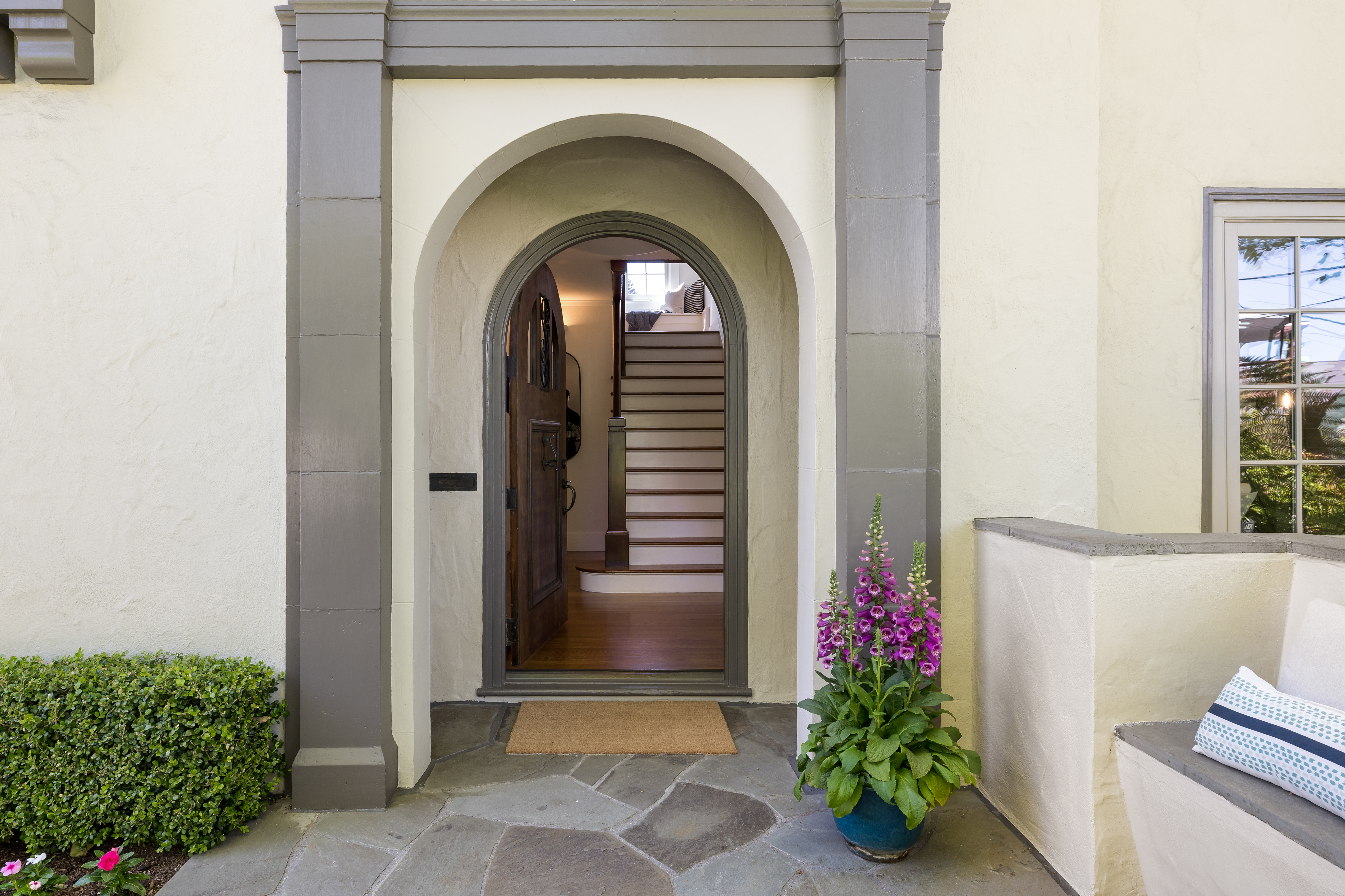  Timeless Berkeley Hills Gem with Spectacular Gardens and Bay Views - 物件實景