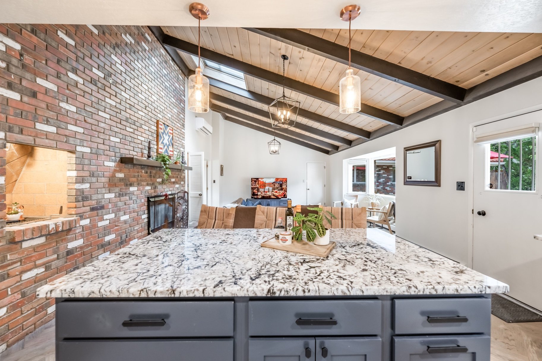  RARE SKYLINE HEIGHTS OPPORTUNITY  6,024 SF BRICK HOME ON .38 ACRE  NO HOA - 物件實景