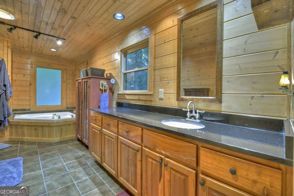 Blue Ridge, Georgia, 30513, United States, 4 Bedrooms Bedrooms, ,3 BathroomsBathrooms,Residential,For Sale,1858936
