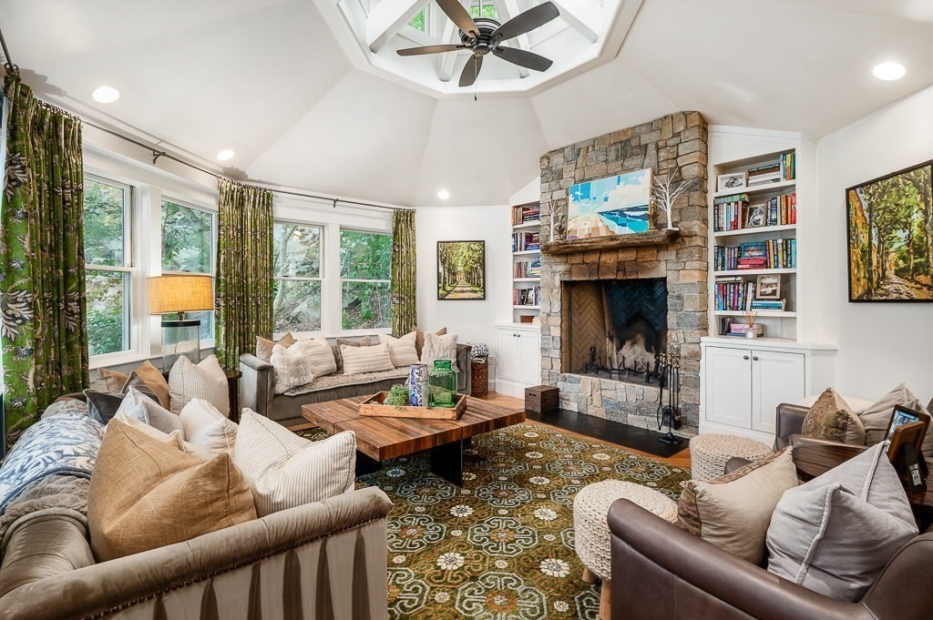 Manchester, Massachusetts, 01944, United States, 4 Bedrooms Bedrooms, ,3 BathroomsBathrooms,Residential,For Sale,1938822