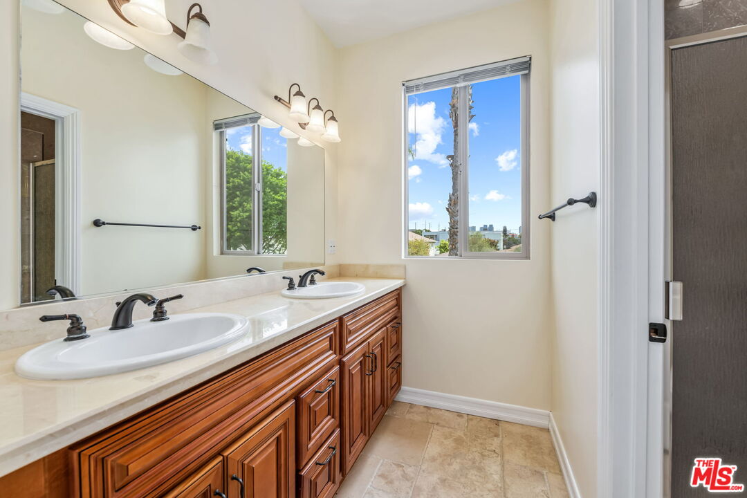 Los Angeles, California, 90025, United States, 6 Bedrooms Bedrooms, ,Residential,For Sale,1932013