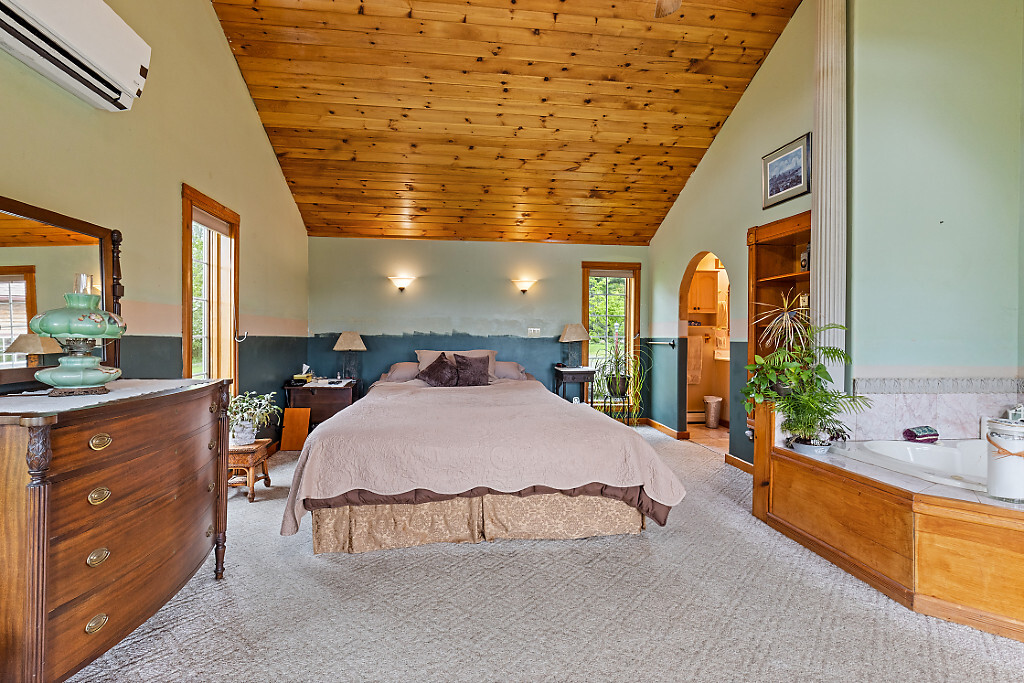 Liberty, Maine, 04949, United States, 2 Bedrooms Bedrooms, ,3 BathroomsBathrooms,Residential,For Sale,1838290