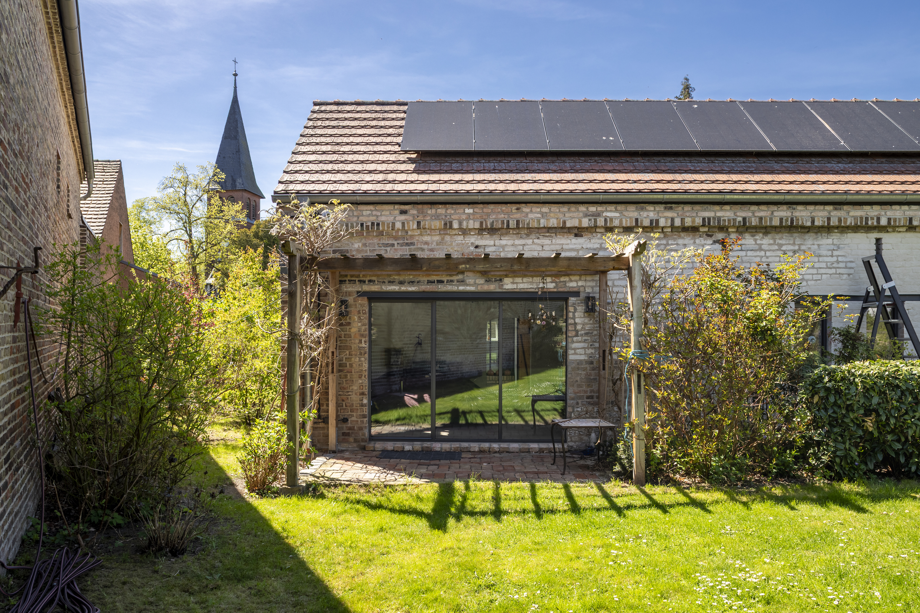  Historical School Reimagined – Exceptional Living with Architectural Depth - 物件實景
