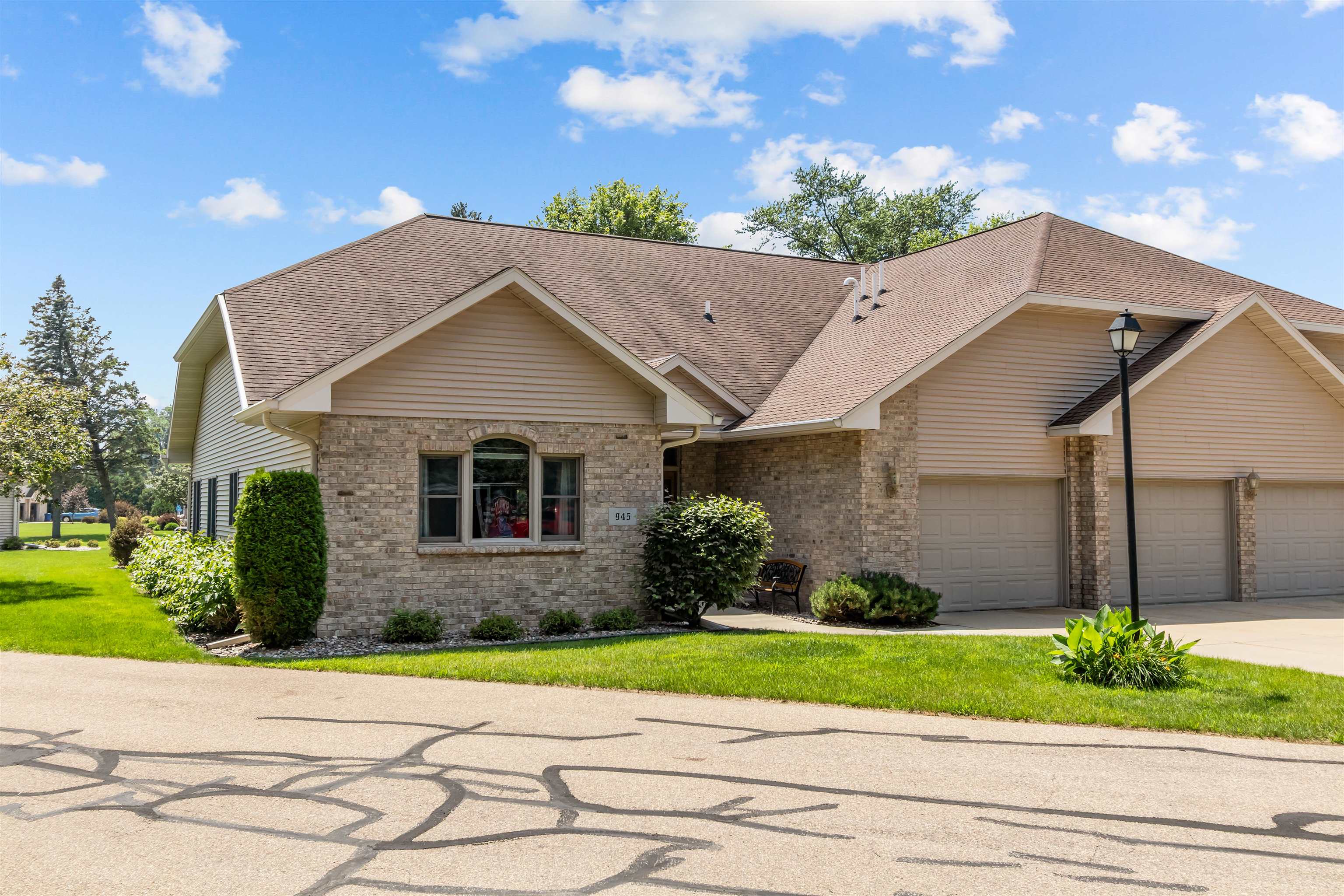 Menasha, Wisconsin, 54952, United States, 3 Bedrooms Bedrooms, ,3 BathroomsBathrooms,Residential,For Sale,1981265