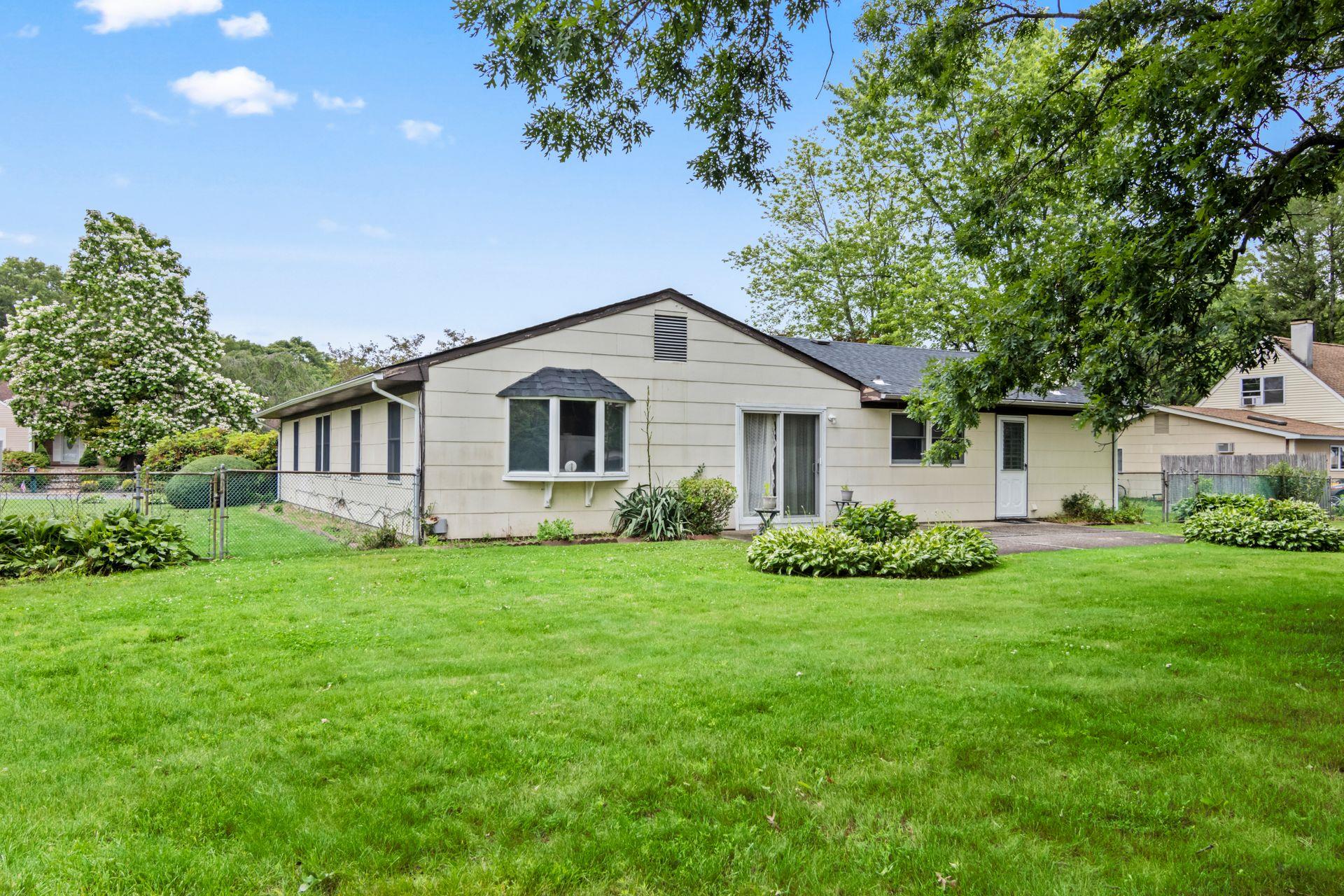 South Setauket, New York, 11720, United States, 3 Bedrooms Bedrooms, ,2 BathroomsBathrooms,Residential,For Sale,1865842
