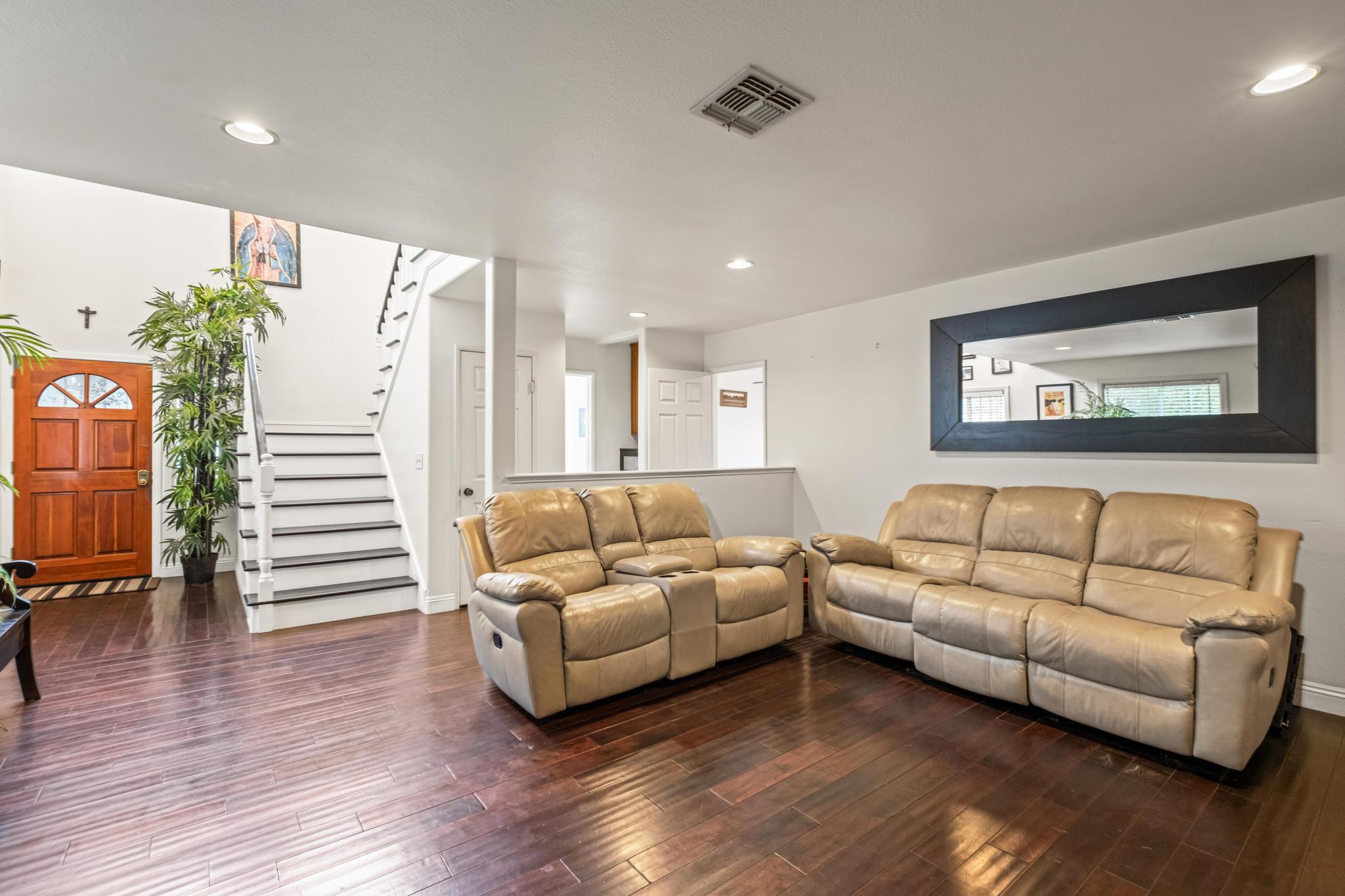 HAWTHORNE, California, 90250, United States, 4 Bedrooms Bedrooms, ,3 BathroomsBathrooms,Residential,For Sale,1798305