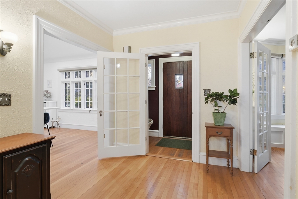 Holyoke, Massachusetts, 01040, United States, 5 Bedrooms Bedrooms, ,4 BathroomsBathrooms,Residential,For Sale,1991316