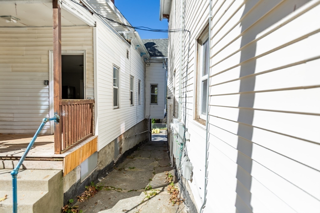 Worcester, Massachusetts, 01604, United States, 8 Bedrooms Bedrooms, ,4 BathroomsBathrooms,Residential,For Sale,1981131