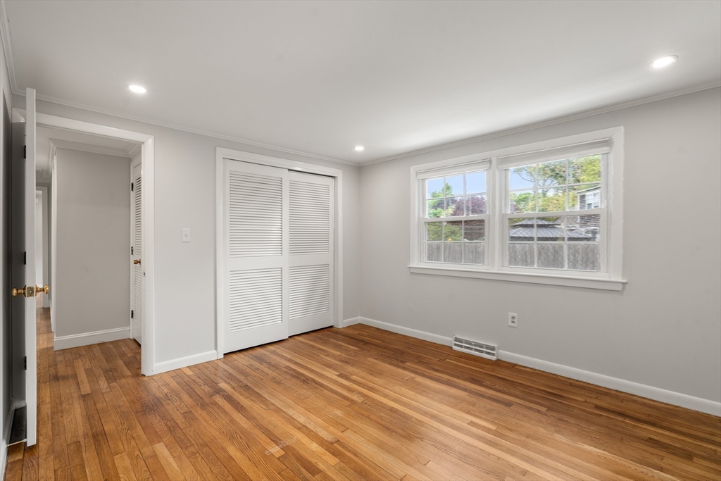 Barnstable, Massachusetts, 02601, United States, 4 Bedrooms Bedrooms, ,3 BathroomsBathrooms,Residential,For Sale,1826460