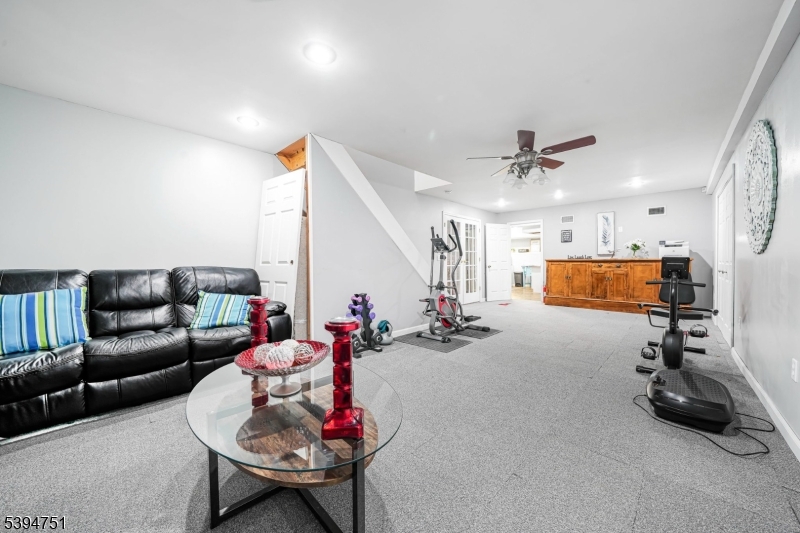 Jefferson Twp., New Jersey, 07849, United States, 3 Bedrooms Bedrooms, ,2 BathroomsBathrooms,Residential,For Sale,1993469