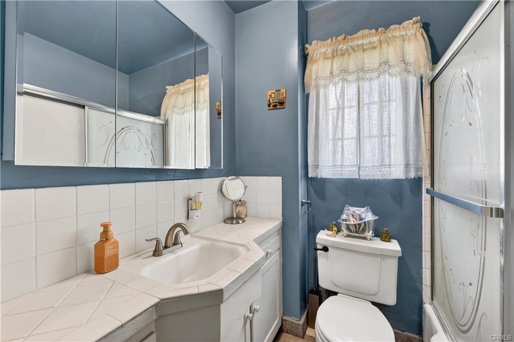 Los Angeles, California, 90061, United States, 3 Bedrooms Bedrooms, ,1 BathroomBathrooms,Residential,For Sale,2012539