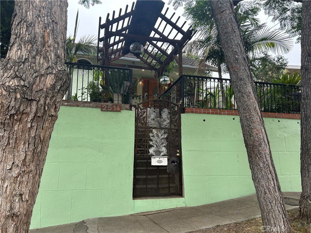 Los Angeles, California, 90033, United States, 4 Bedrooms Bedrooms, ,3 BathroomsBathrooms,Residential,For Sale,1834728