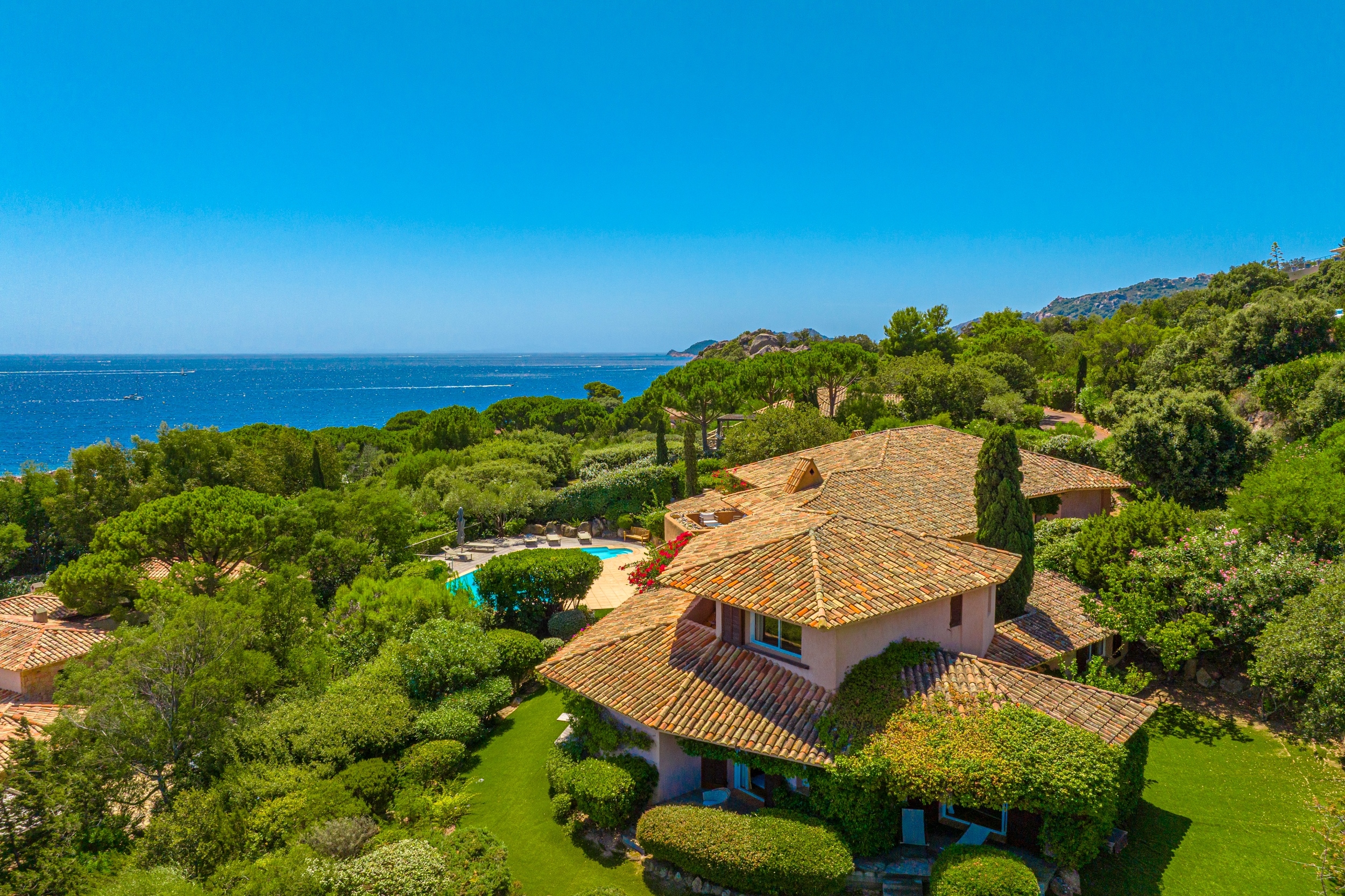  For sale : Superb property with panoramic sea view - Private estate of Punta d