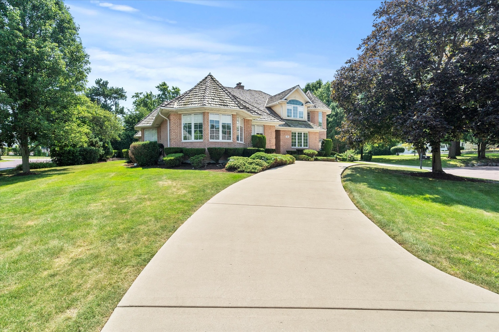 Oak Brook, Illinois, 60523, United States, 7 Bedrooms Bedrooms, ,5 BathroomsBathrooms,Residential,For Sale,1990925