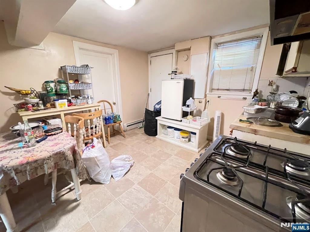 Newark, New Jersey, 07105, United States, 7 Bedrooms Bedrooms, ,4 BathroomsBathrooms,Residential,For Sale,1984618