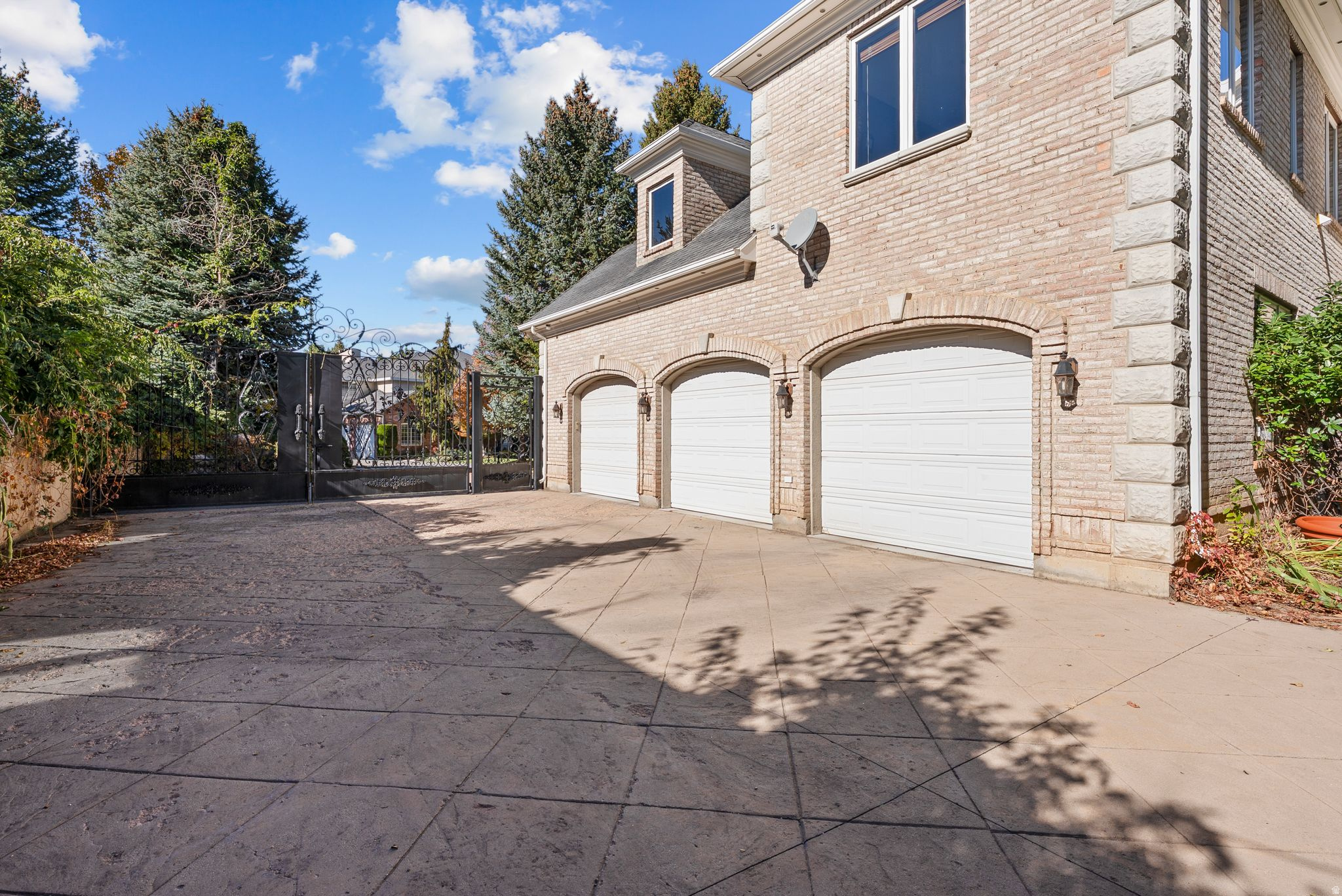 Sandy, Utah, 84092, United States, 6 Bedrooms Bedrooms, ,7 BathroomsBathrooms,Residential,For Sale,1988296