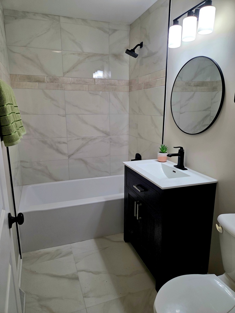 Chicago, Illinois, 60656, United States, 2 Bedrooms Bedrooms, ,2 BathroomsBathrooms,Residential,For Sale,2028341