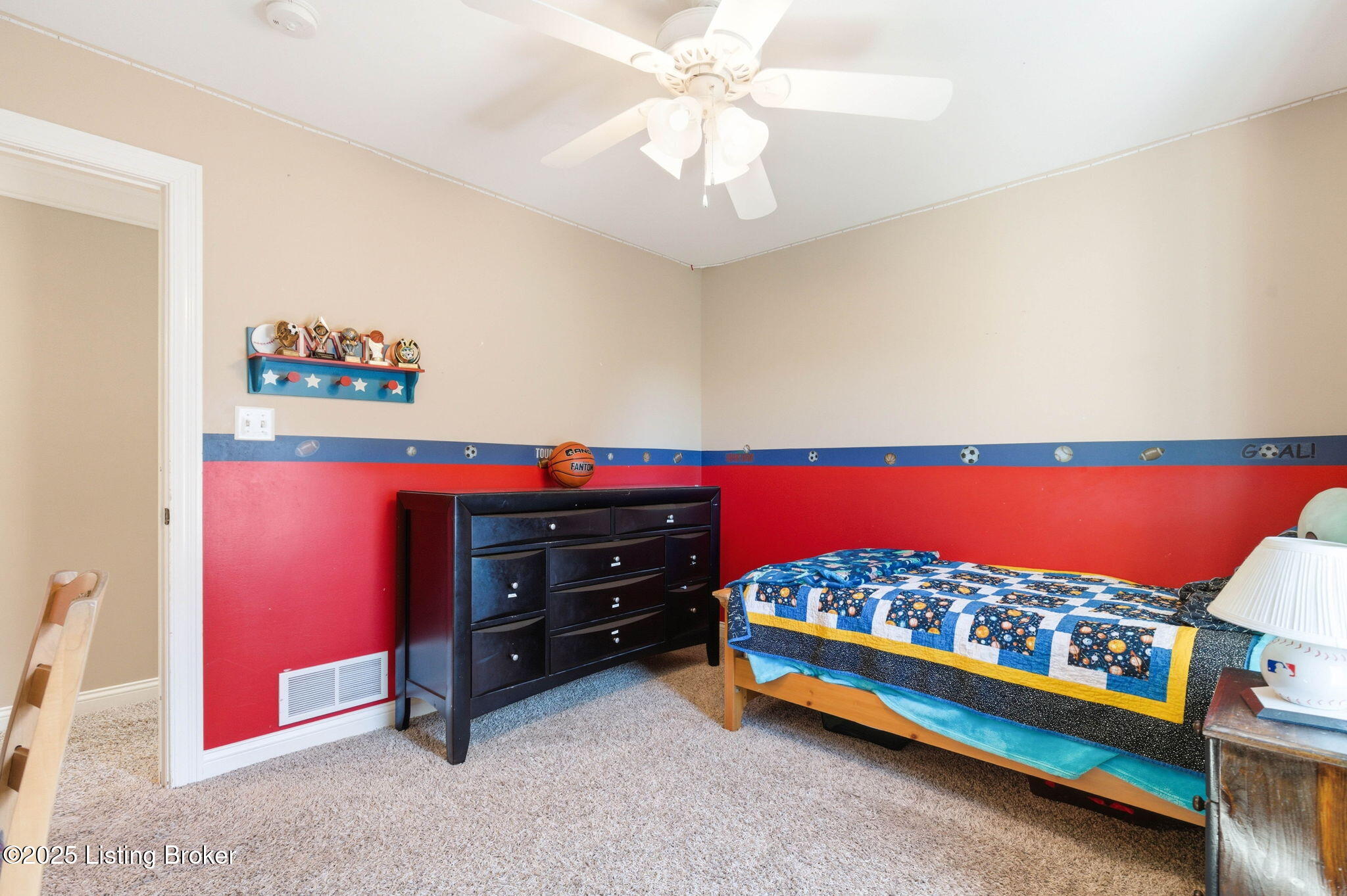 La Grange, Kentucky, 40031, United States, 5 Bedrooms Bedrooms, ,4 BathroomsBathrooms,Residential,For Sale,1971685