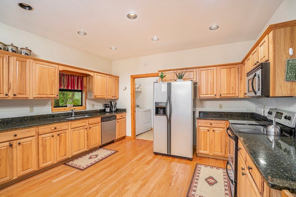 Ellijay, Georgia, 30540, United States, 4 Bedrooms Bedrooms, ,4 BathroomsBathrooms,Residential,For Sale,1858998