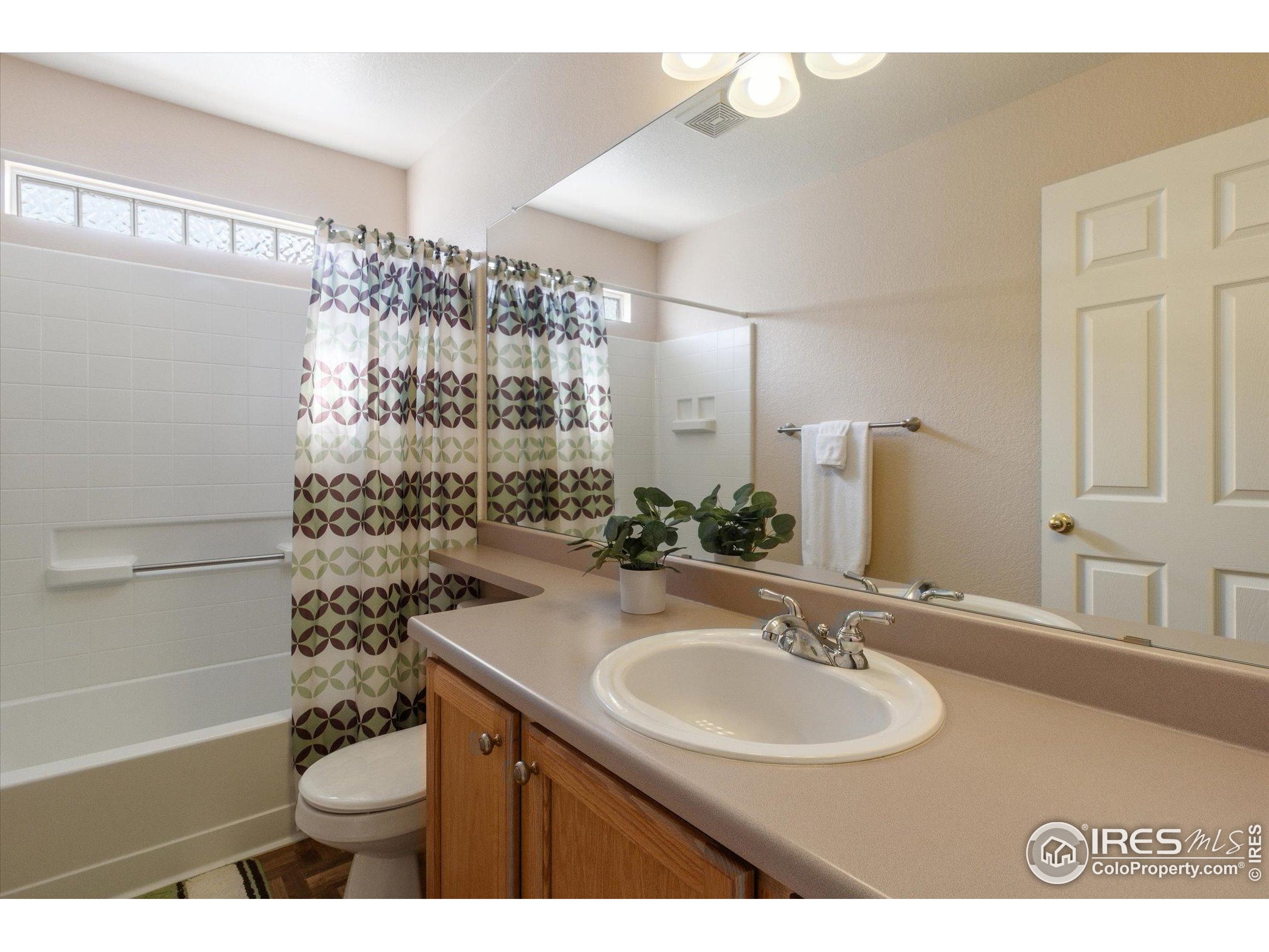 Broomfield, Colorado, 80023, United States, 3 Bedrooms Bedrooms, ,3 BathroomsBathrooms,Residential,For Sale,1989146
