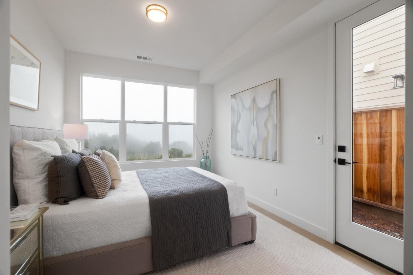 Pacifica, California, 94044, United States, 2 Bedrooms Bedrooms, ,3 BathroomsBathrooms,Residential,For Sale,1989147