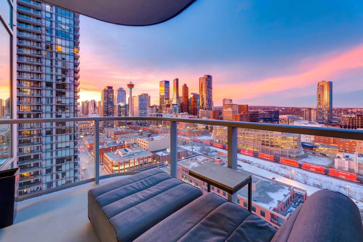 CALGARY, Alberta, T2G 0C7, CA, 2 Bedrooms Bedrooms, ,3 BathroomsBathrooms,Residential,For Sale,1837993