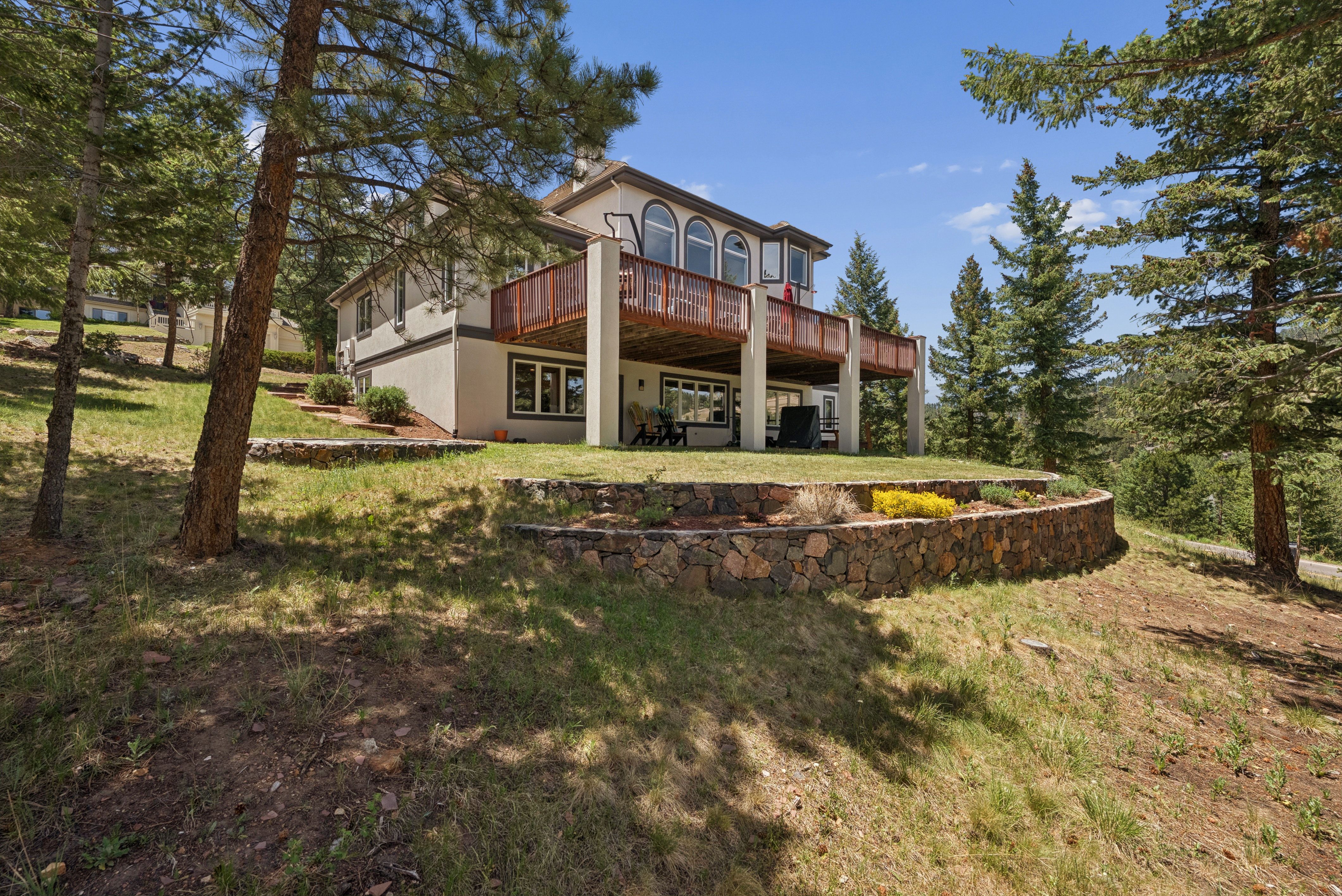  Mountain Contemporary in Highly Desirable Ridge at Hiwan - 物件實景