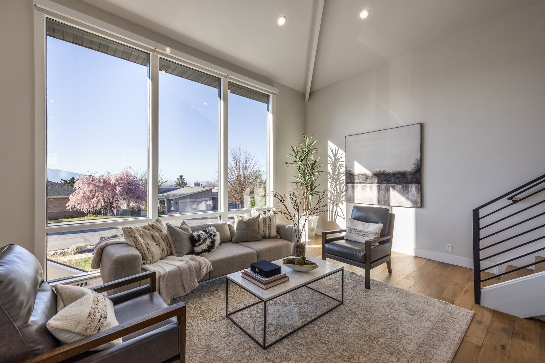  Stunning East Capitol Renovation - 物件實景